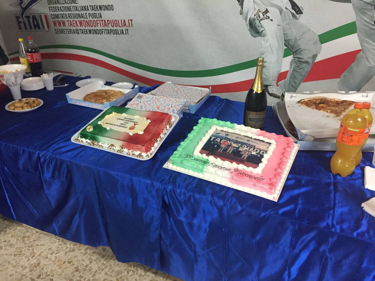 SI festeggia Due torte italiche :-)