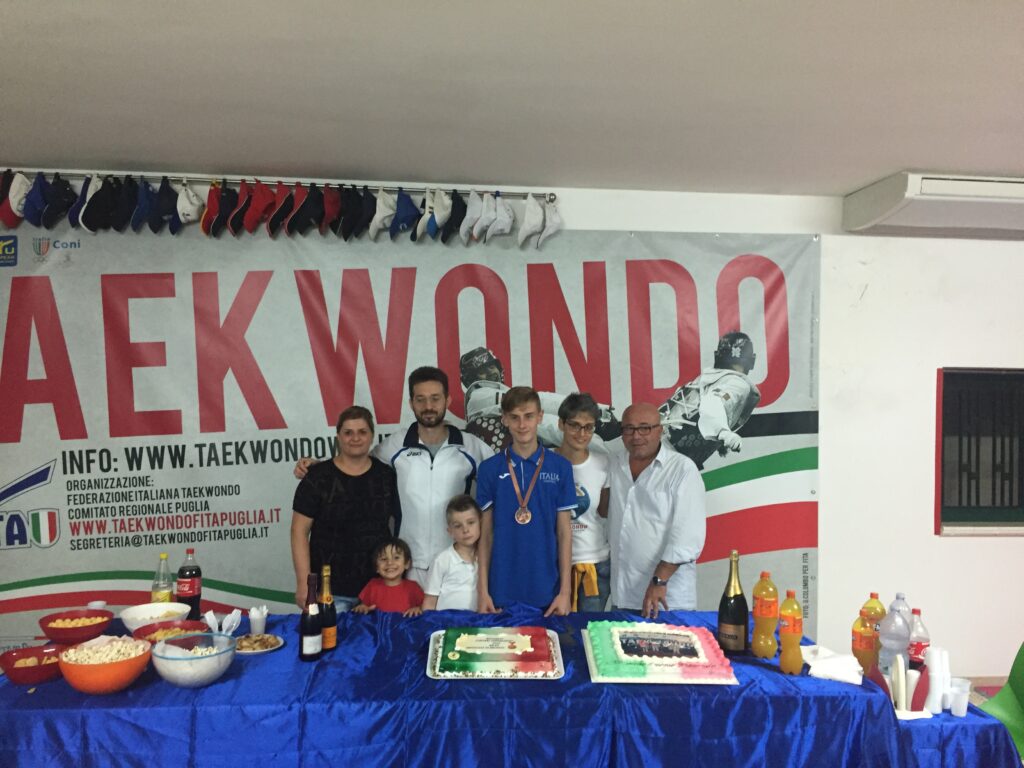 Famiglia al completo Finalmente anche papà Giovanni può festeggiare con tutti noi :-)